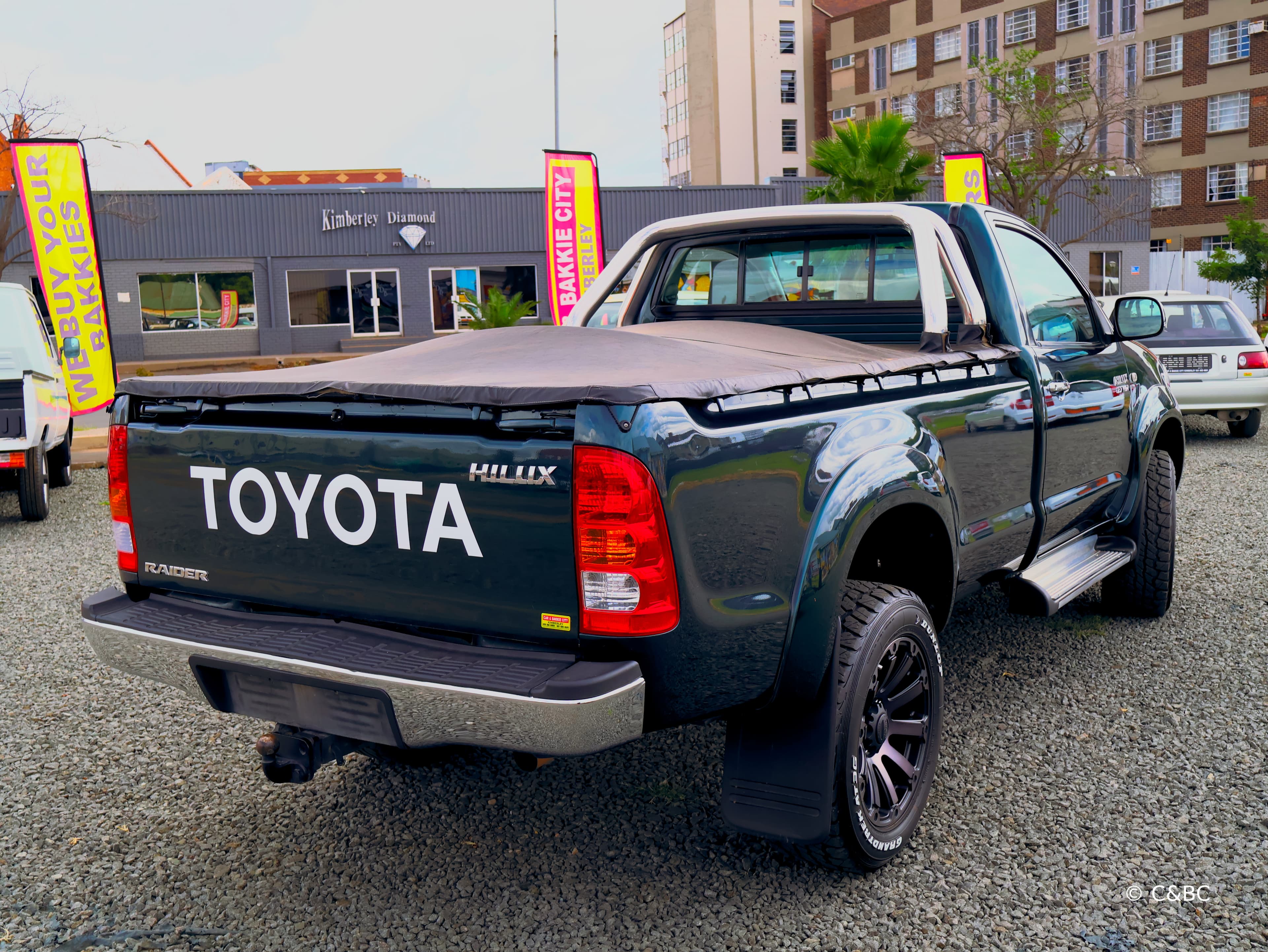2011 Toyota Hilux VVTI image 3
