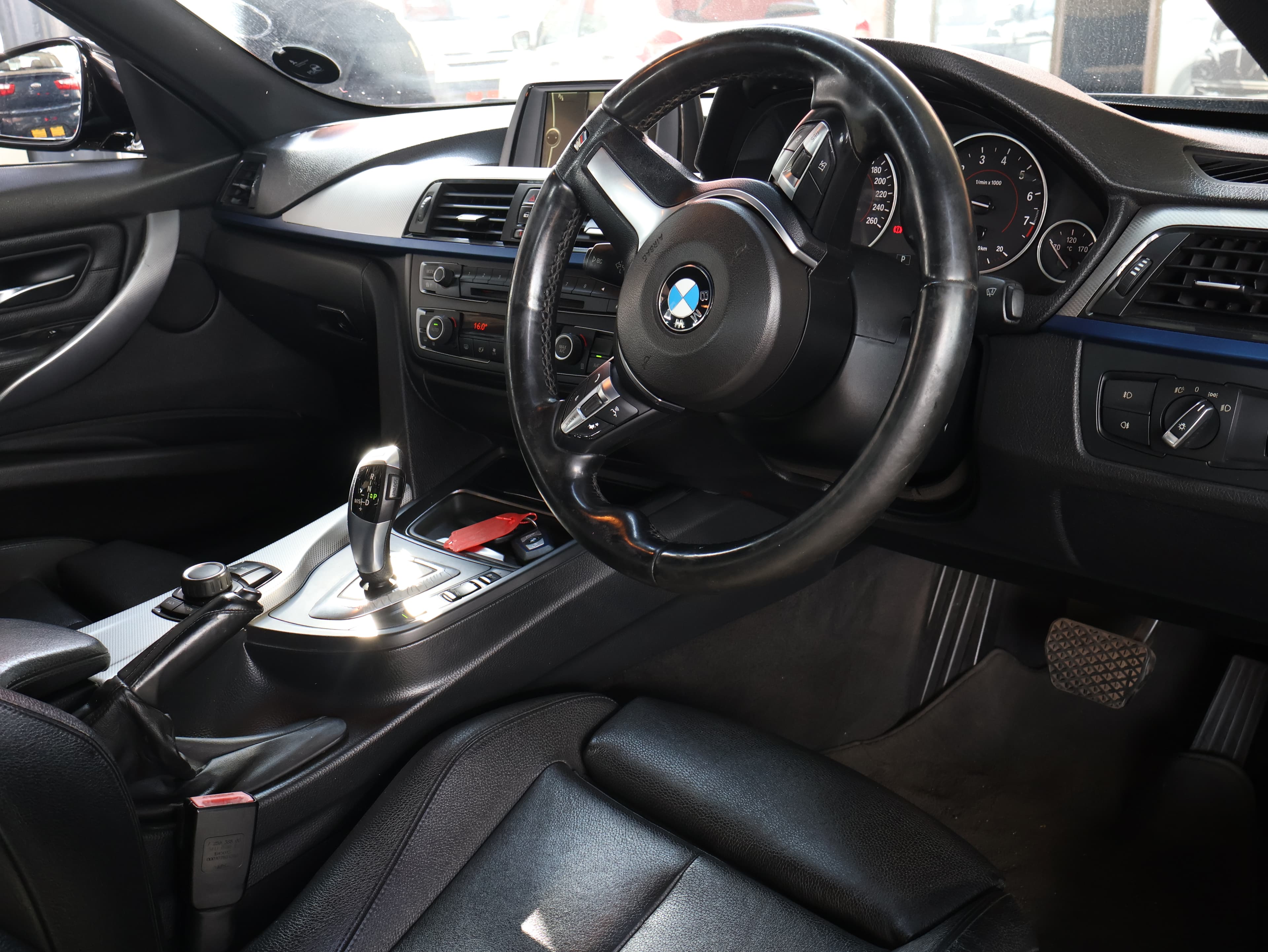 2018 BMW 320i image 3