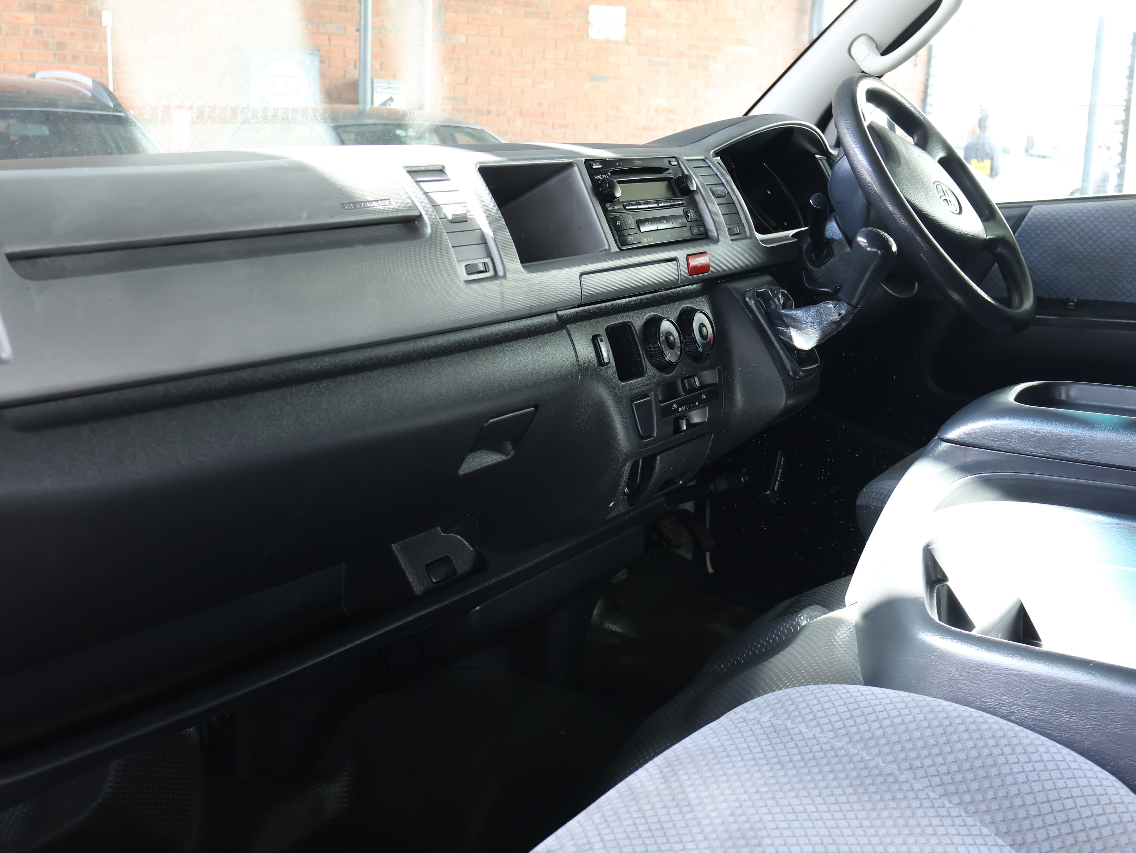 2014 Toyota Quantum image 2