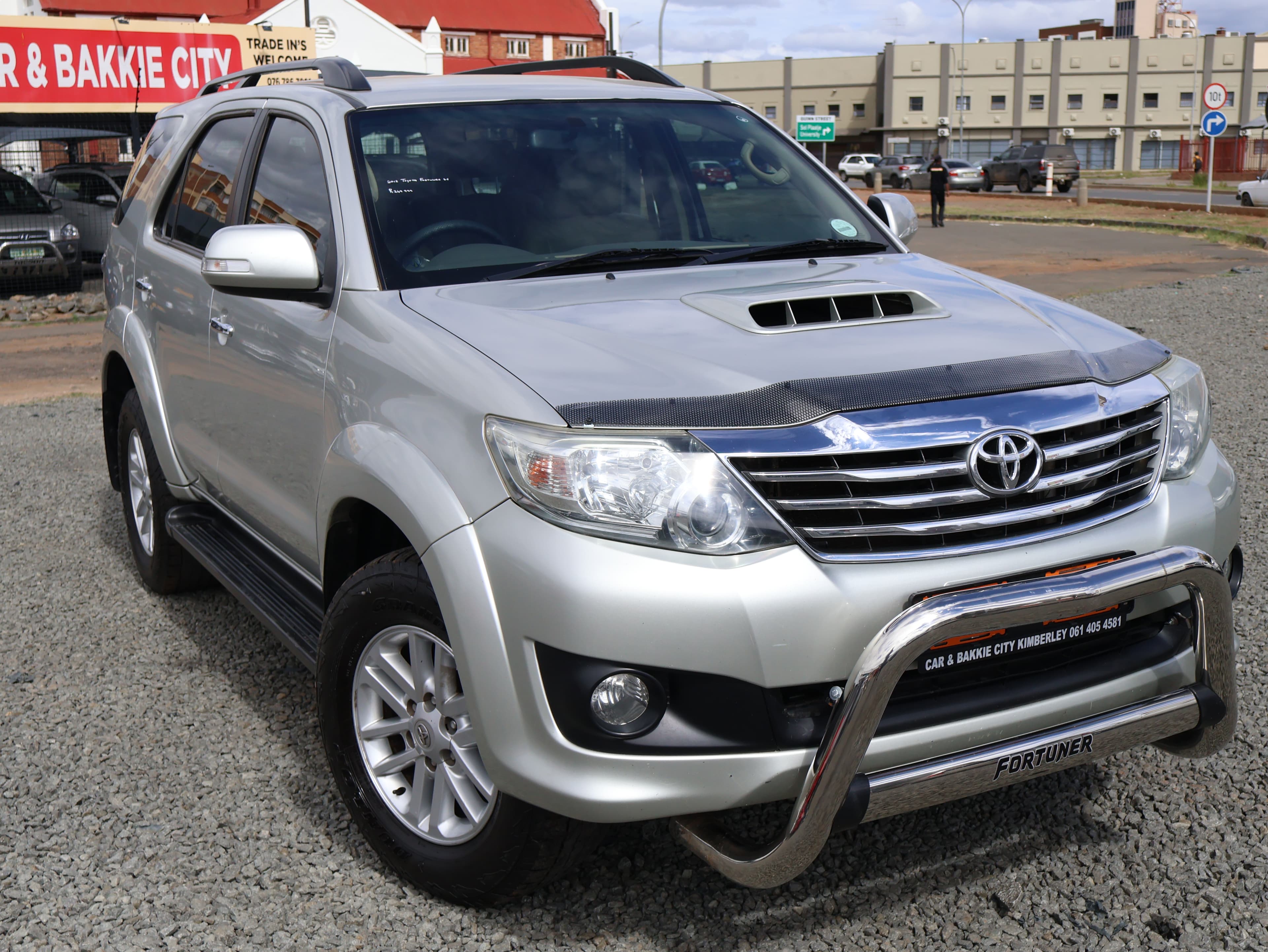 2009 Toyota Fortuner image 1