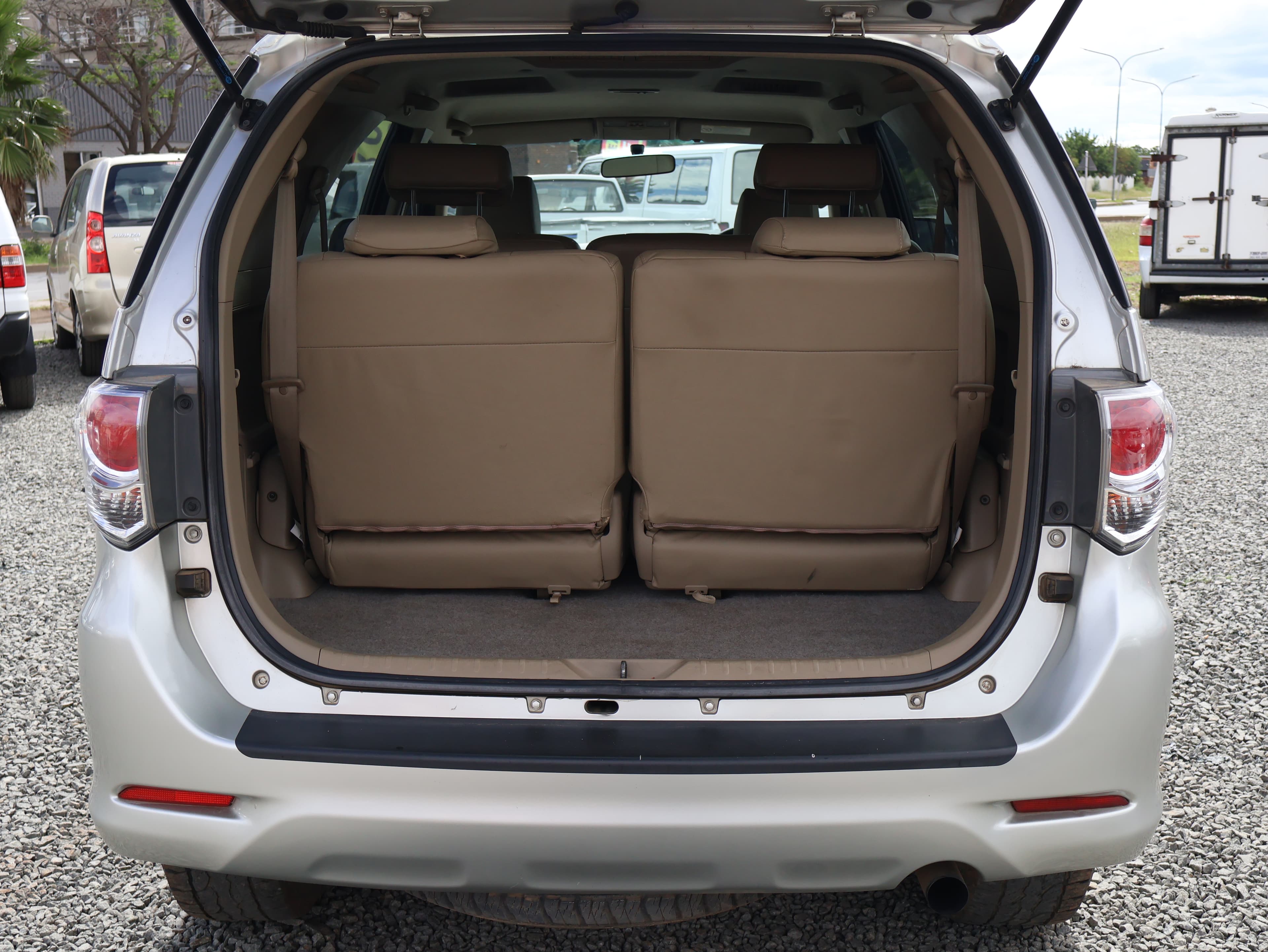 2009 Toyota Fortuner image 7