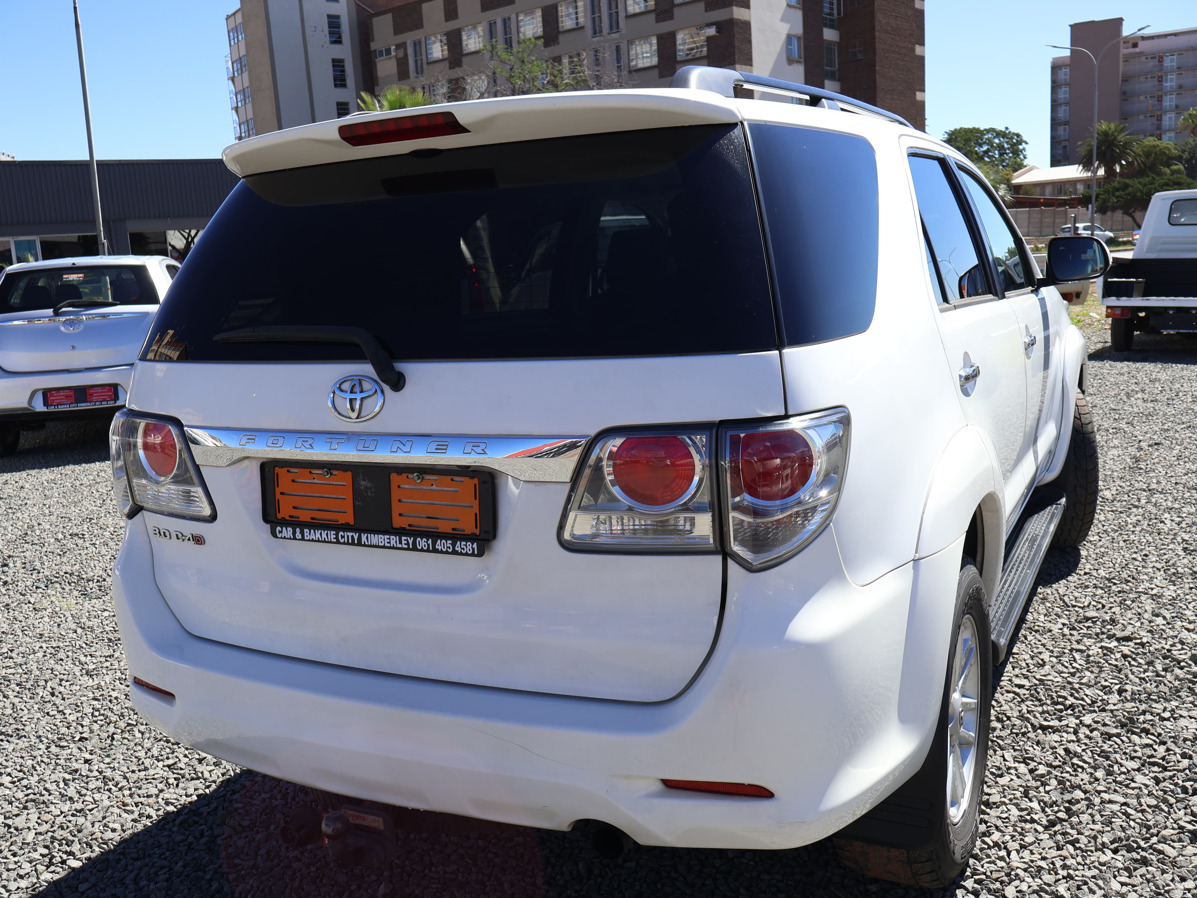 2014 Toyota Fortuner image 2