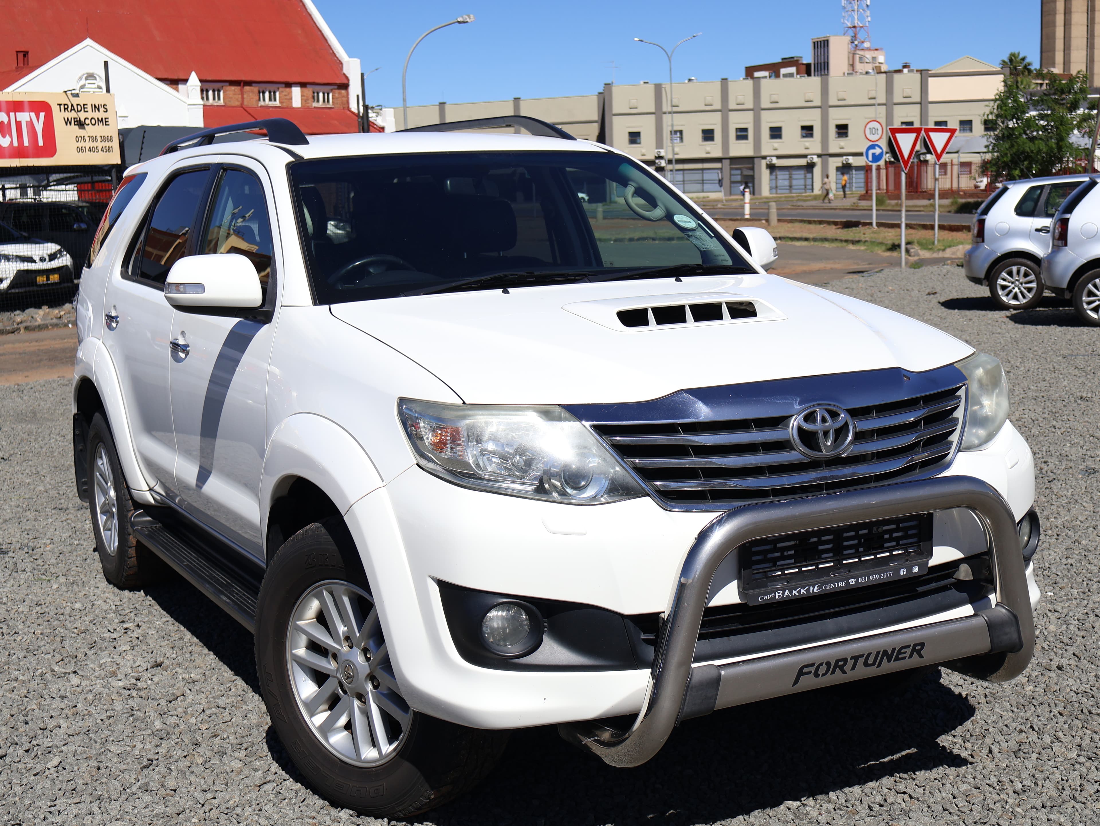 2014 Toyota Fortuner image 1