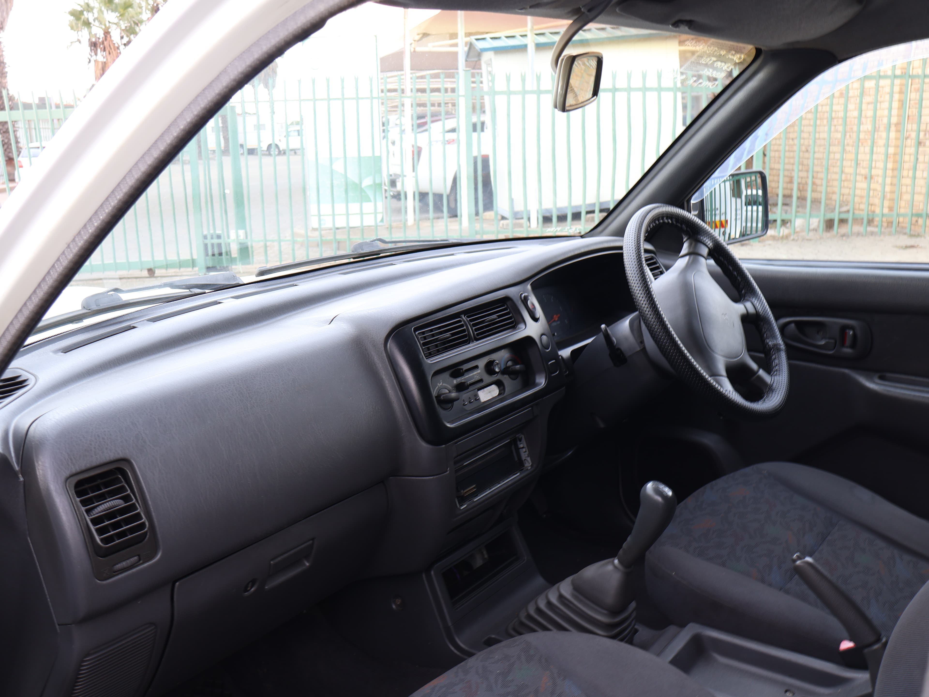 1998 Mitsubishi Colt image 7