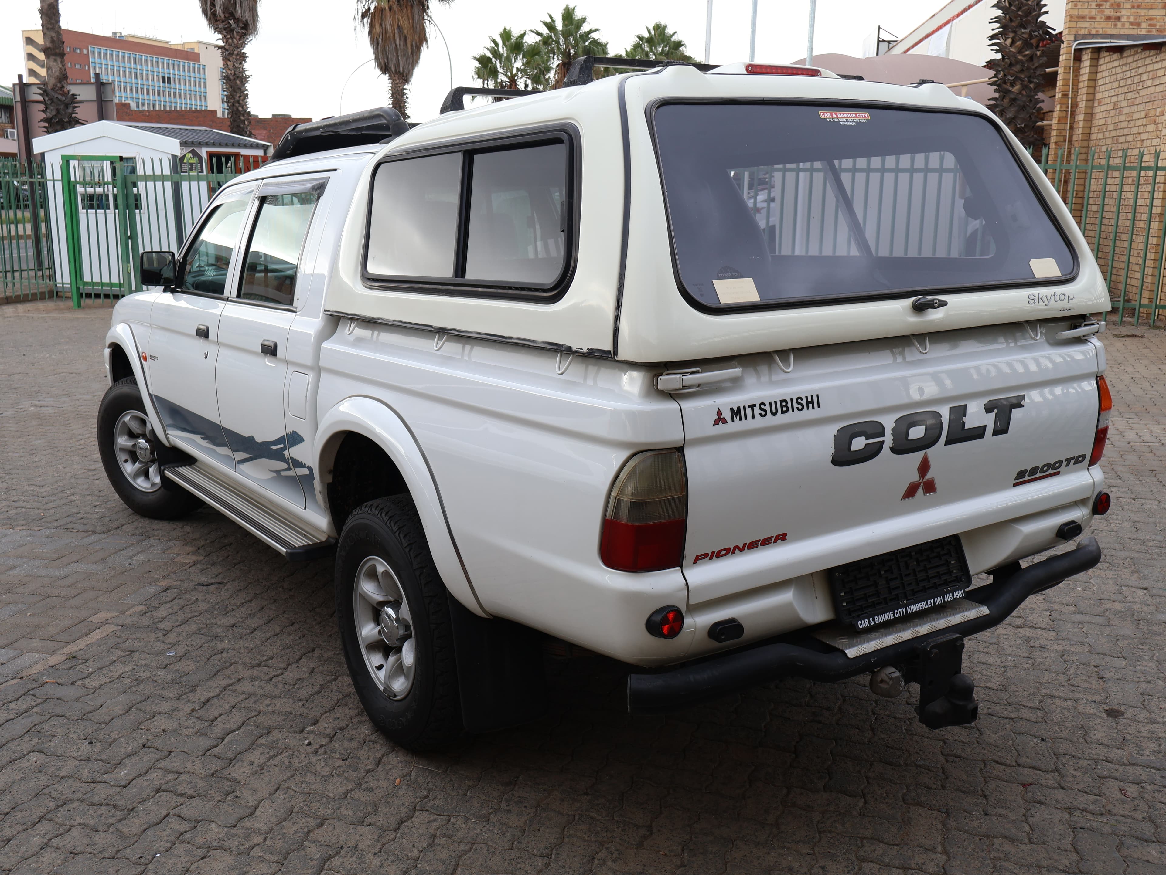 1998 Mitsubishi Colt image 3