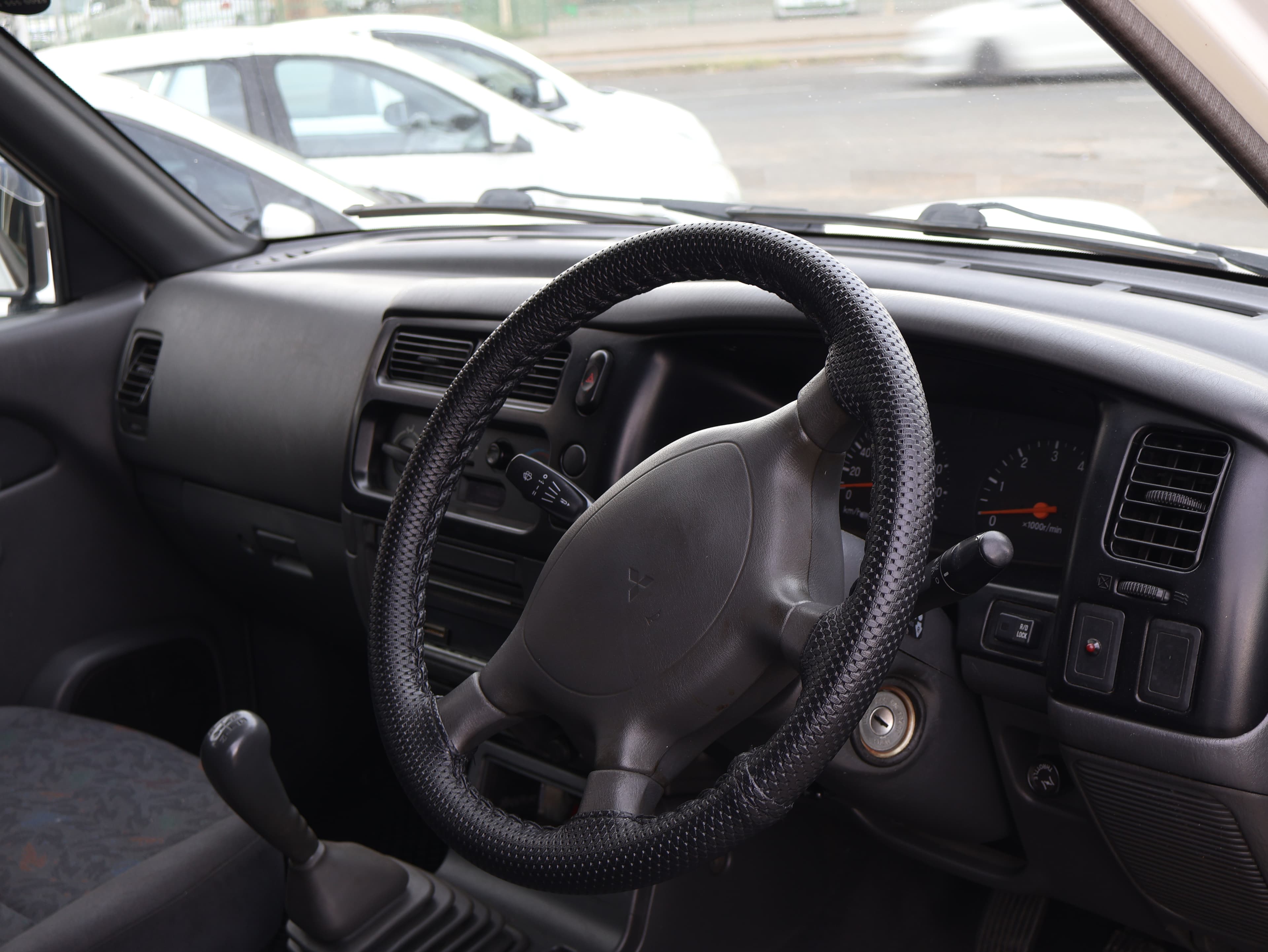 1998 Mitsubishi Colt image 2