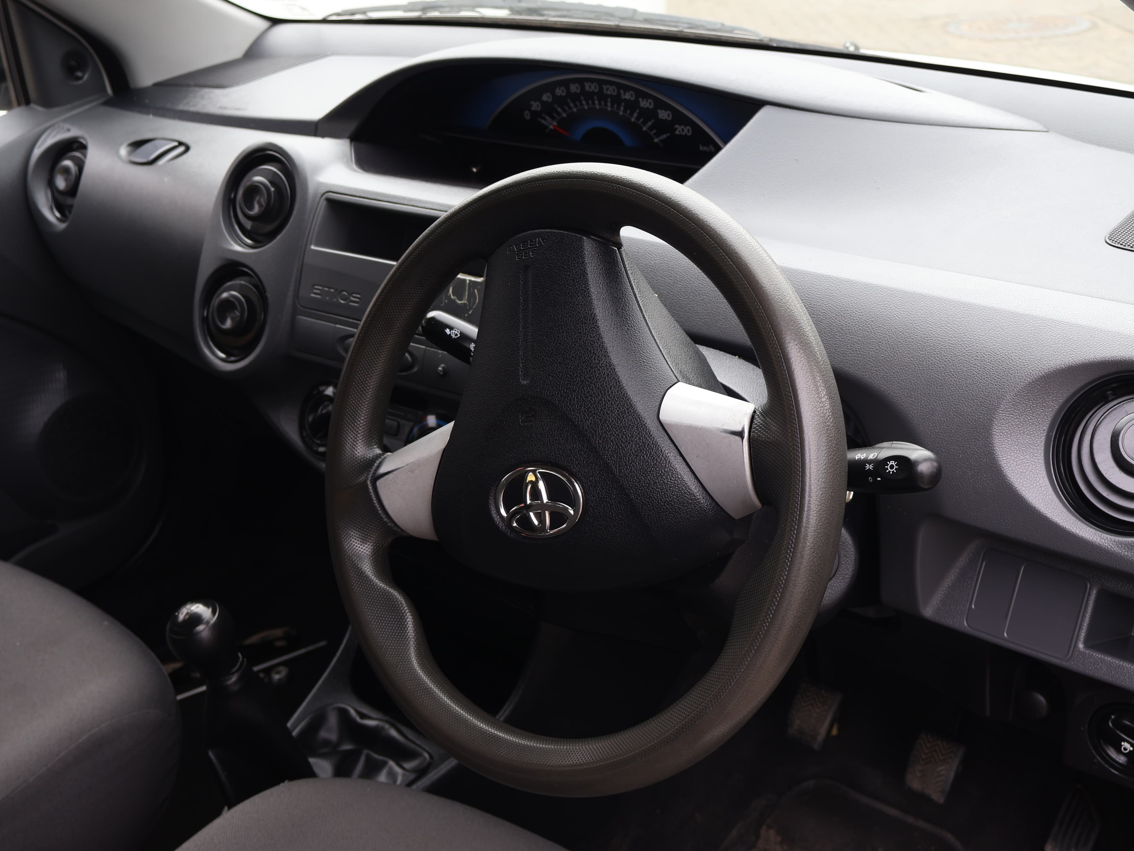 2014 Toyota Etios image 3