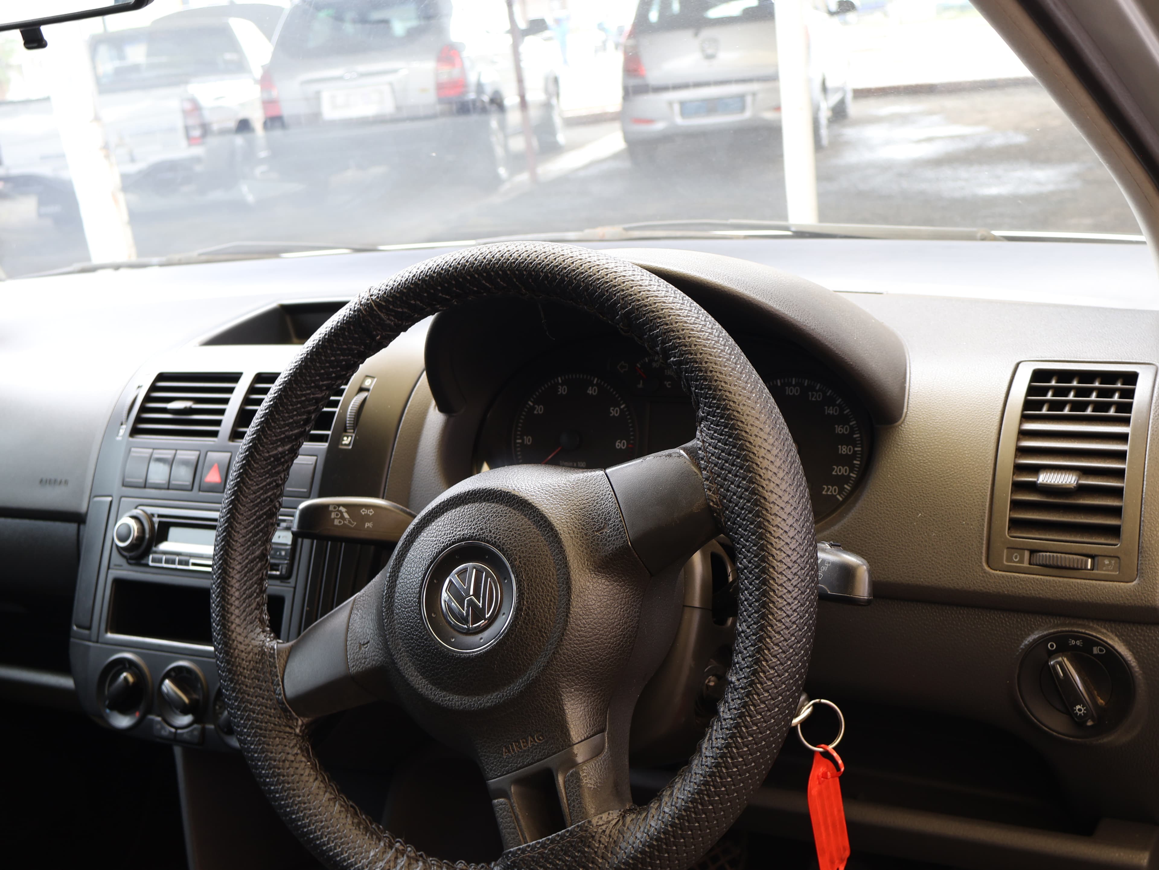 2016 Volkswagen Polo image 2