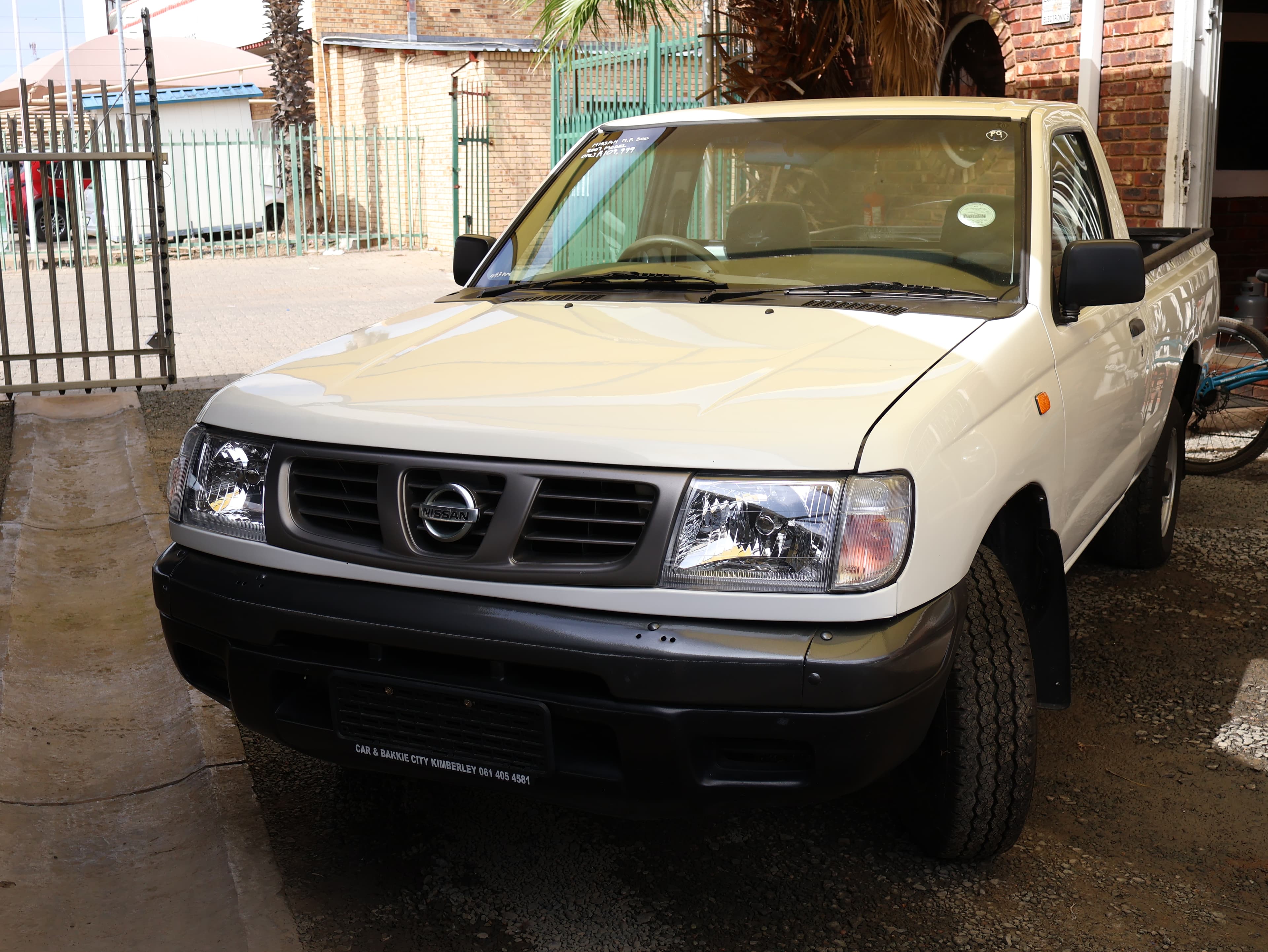 2007 Nissan NP300 image 2