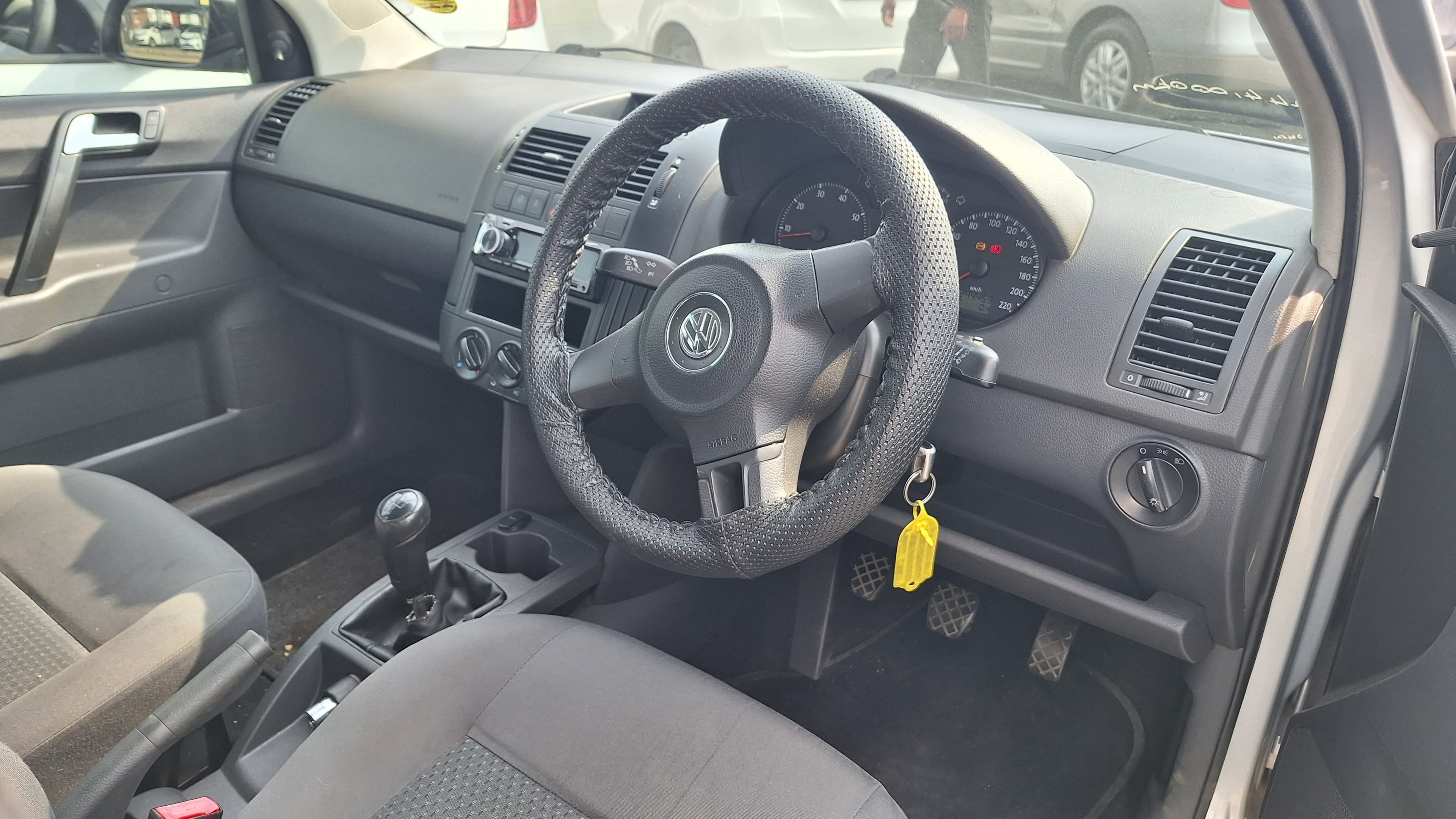 2014 Volkswagen Polo image 3