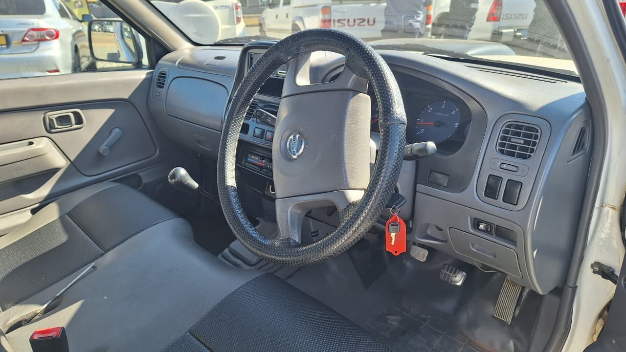 2016 Nissan NP300 image 5
